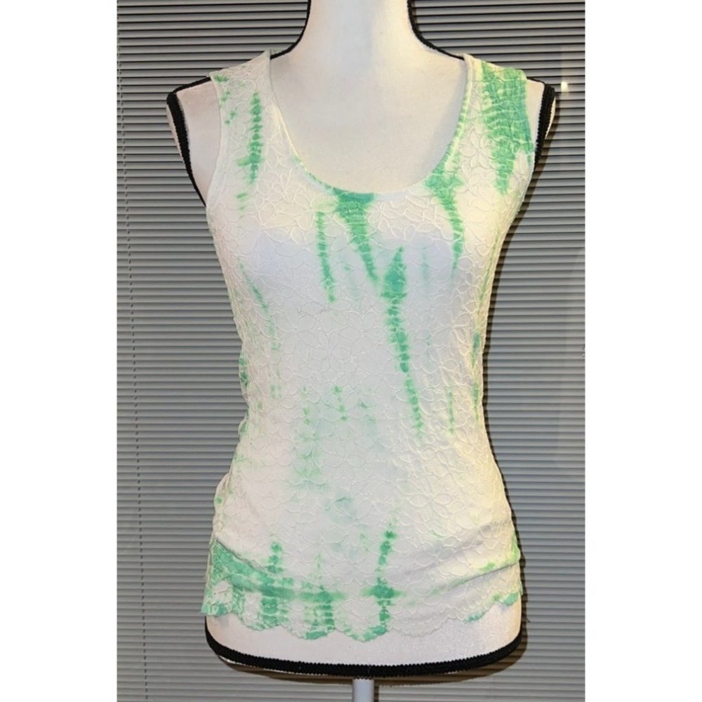 White Green Scoop Flower Embroidered Tank - NWT - SMALL